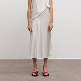 ahlvar-gallery-hana-satin-skirt-off-white.jpg