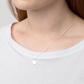 Minimalistica Hammered Circle Necklace Silver - bild 2