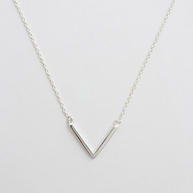 systerp-strict-plain-v-neclace-silver.jpg